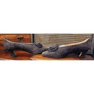 NEW Caress Daytona Gray Suede Pumps Floral Accent Leather Upper. 9M